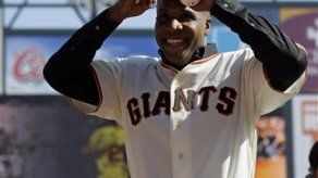 Bonds participa en ceremonia previa a juego de los Gigantes