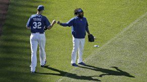 Chris Young abrirá por los Reales el 4to de la serie