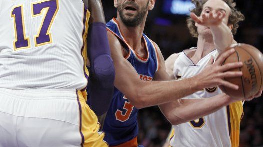 Triple agónico de Calderón da triunfo a Knicks