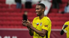 Edgardo Fariña le marca a un equipo con pasado en Champions League