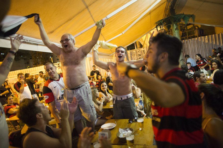 AP Fotos: Torcida brasileña, espectáculo aparte