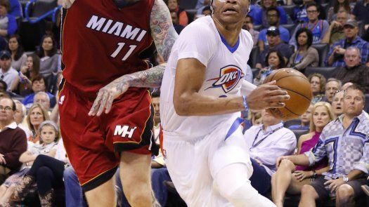 Westbrook llega a 10 triples dobles en la campaña