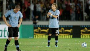 Mundial: Uruguay logra 1 de 6 puntos y está en cuerda floja