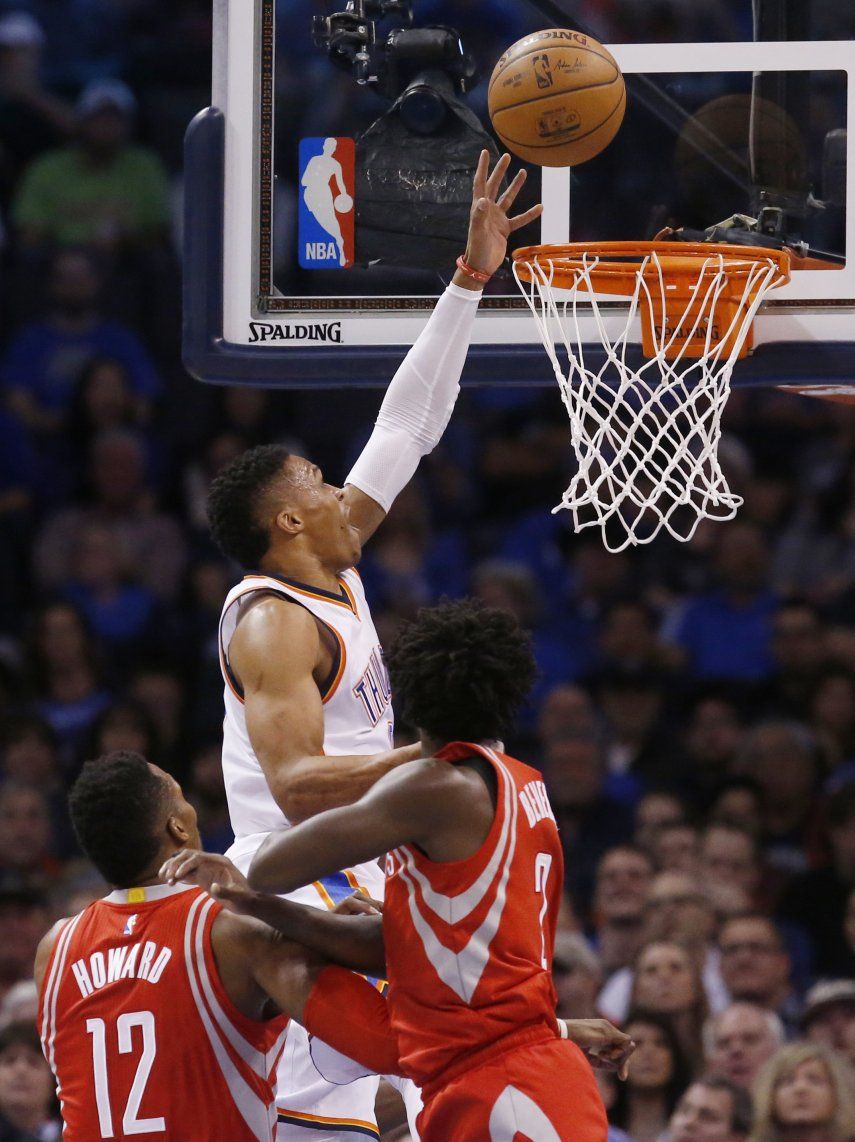 Westbrook logra triple doble; Thunder remonta ante Rockets