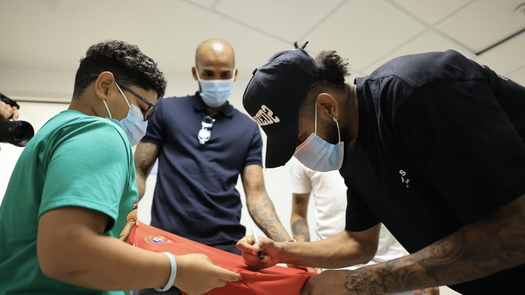 Aníbal Godoy y otros futbolistas llevaron alegría y sonrisas en navidad