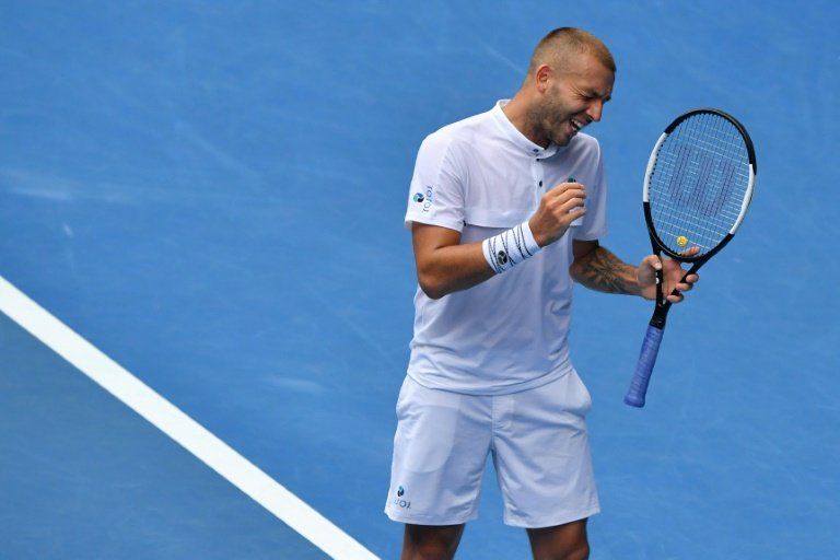 Británico Evans sorprende al estadounidense Isner en torneo ATP de Delray Beach
