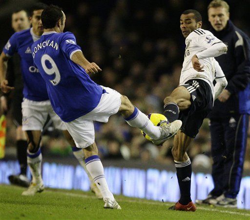 Ashley Cole será baja 3 meses por fractura en tobillo