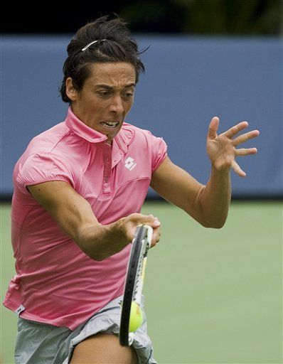 Schiavone avanza a tercera ronda en Toronto