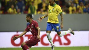 Neymar abandona cojeando amistoso de Brasil contra Catar en el primer tiempo