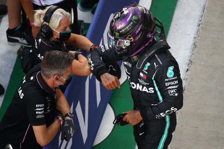 Hamilton logra la pole en Rusia y se acerca al récord