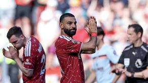 El Liverpool clasifica a la Champions League en la despedida de Salah y Robertson