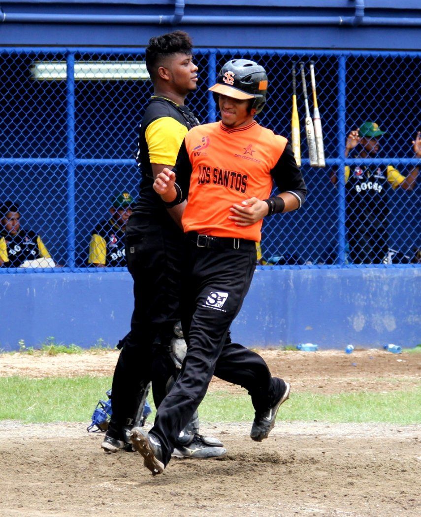 Colón y Los Santos van por el oro en el softbol