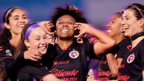 Marta Cox vuelve a marcar de tiro libre en triunfo de Xolos