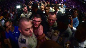 FOTOS INSÓLITAS-2018: Nurmagomedov golpea a McGregor... y a todo su equipo