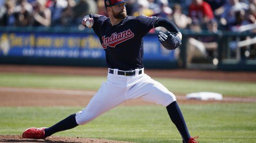 Kluber poncha a tres en su debut de pretemporada