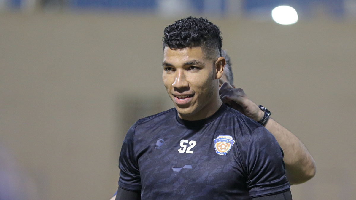 Orlando Mosquera no recibió gol en el triunfo del Al Fayha FC
