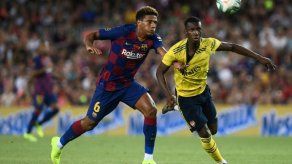 Luis Suárez rescata al Barcelona en un amistoso ante el Arsenal