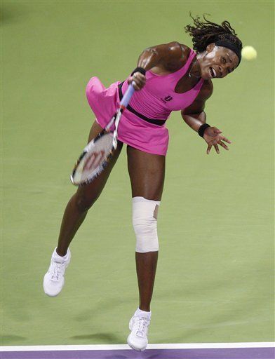 Serena le gana a Venus para cerrar la temporada de la WTA