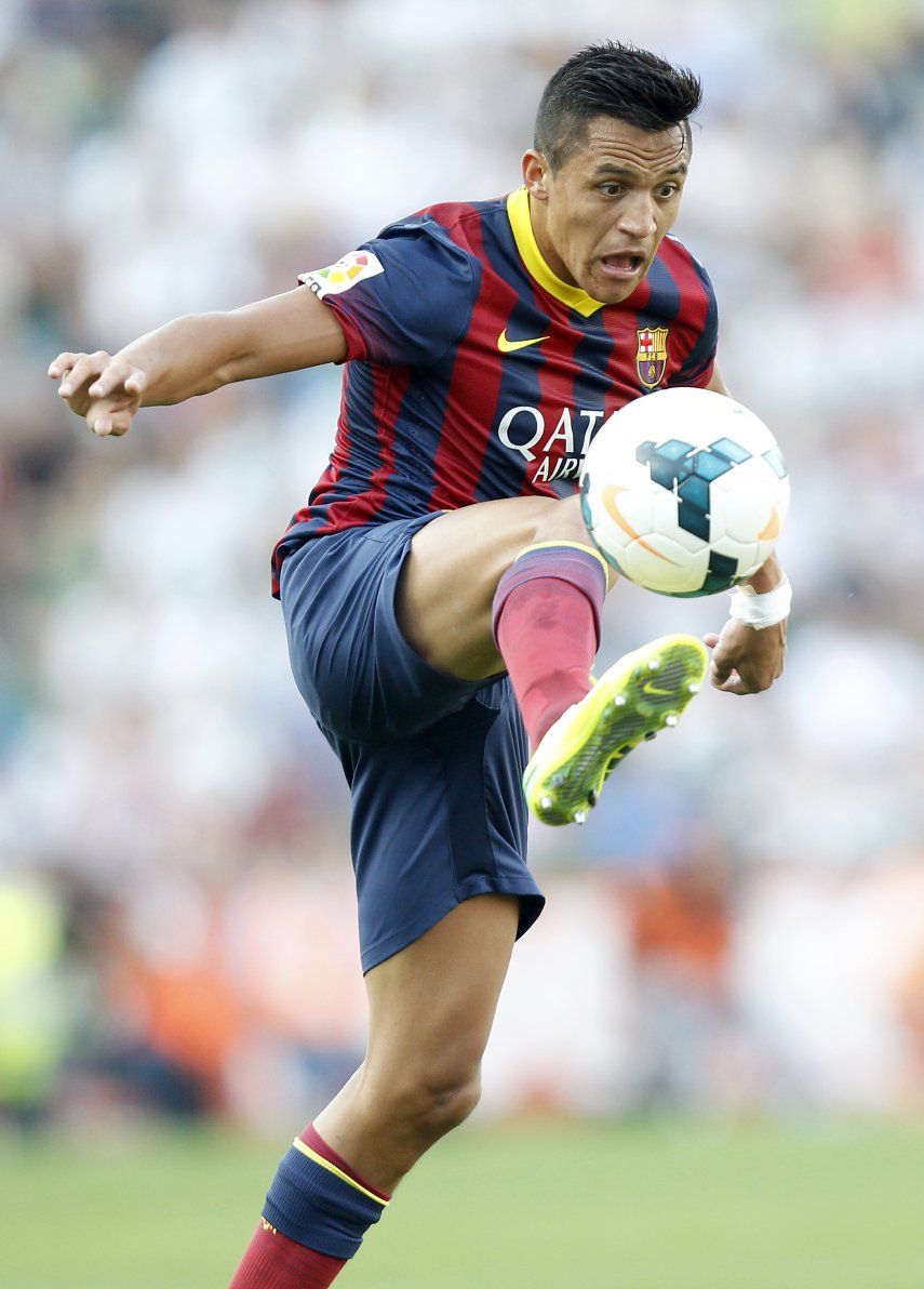 Vidal convocado por Chile, Suazo ausente