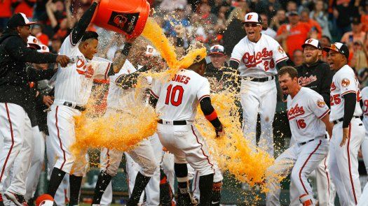 Jones pega jonrón ante Rodney en episodio 11; Orioles ganan
