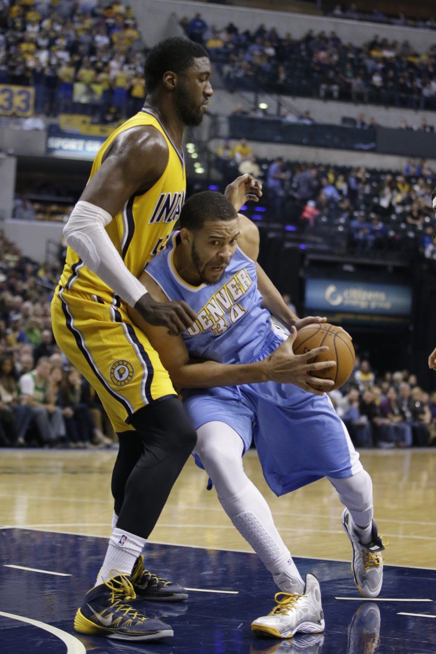 Nuggets vapulean a los Pacers