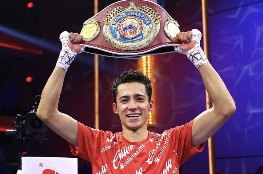 El Divino Rafael Espinoza lució impecable en su primera defensa titular