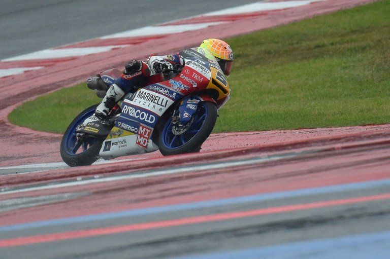 FOTOS INSÓLITAS-2018: Fenati acciona en carrera el freno de un rival