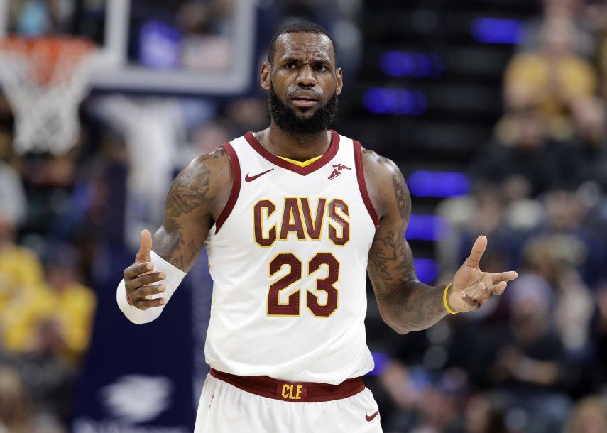 LeBron cerca del club de los 30.000 puntos