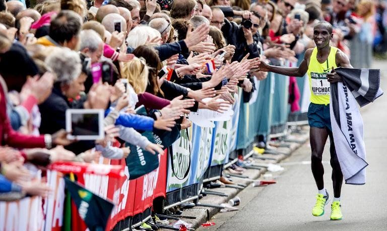 Victoria del keniano Eliud Kipchoge en el Maratón de Rotterdam