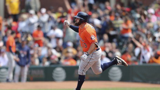 Astros vence 2-1 a Gigantes gracias a HR de White