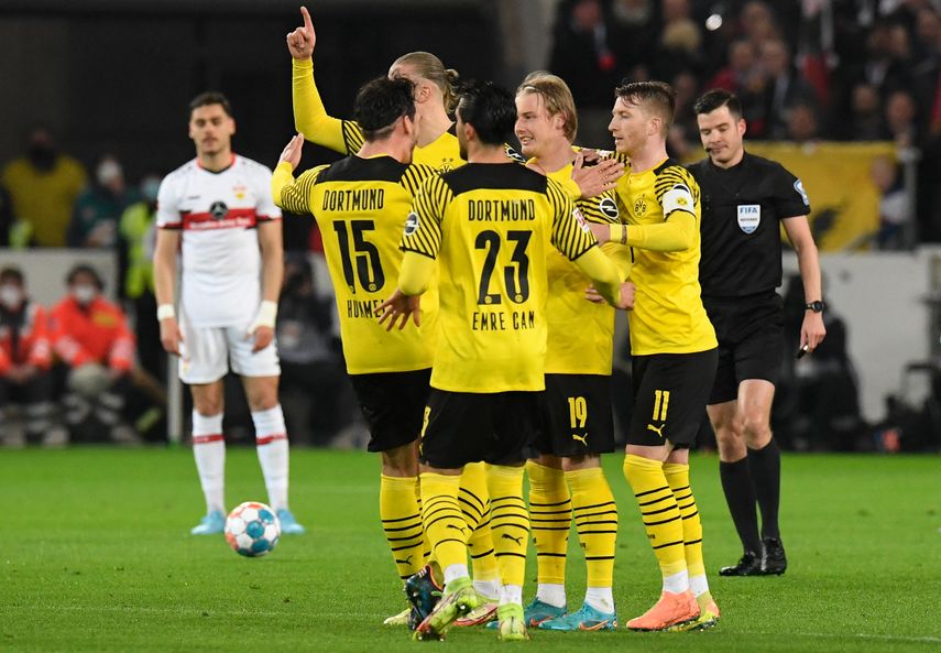 Borussia Dortmund gana en Stuttgart y se acerca al Bayern Múnich