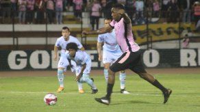 Luis Tejada se estrena con goles en el Sport Boys