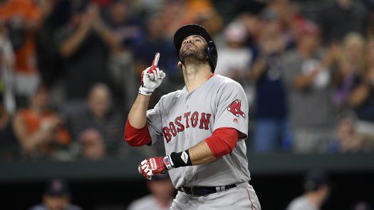 Martínez logra 2 jonrones; Boston gana 2 juegos a Orioles