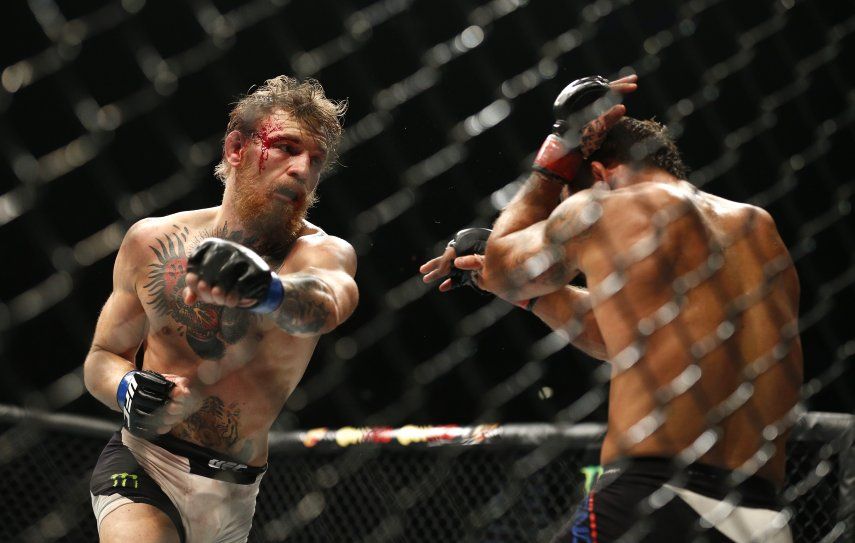 McGregor vence a Mendes en duelo por título pluma de UFC