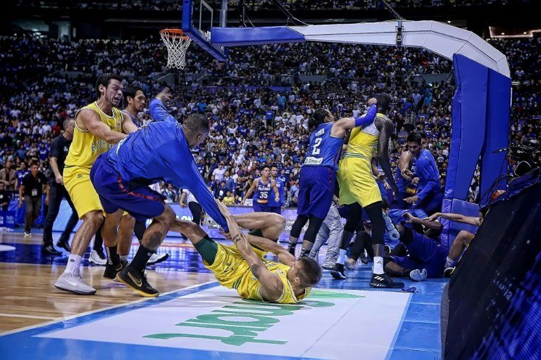 Selecciones de Filipinas y Australia de baloncesto se enzarzan en pelea multitudinaria