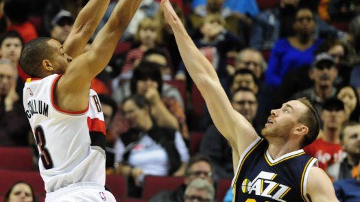 McCollum anota 31, Trail Blazers ganan al Jazz 115-111