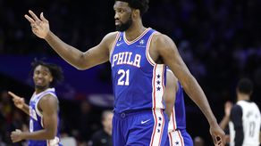 NBA: Joel Embiid brilló en el triunfo ante Nugguets de Nikola Jokic