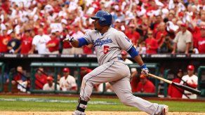 Dodgers firman nuevo contrato con Uribe