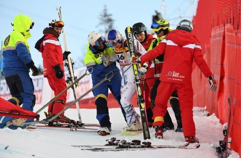 Mikaela Shiffrin reina en el Super-G, Vonn se va al suelo