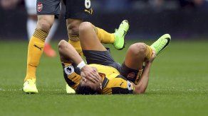 Sánchez se lastima tobillo y encienda alarmas en Chile