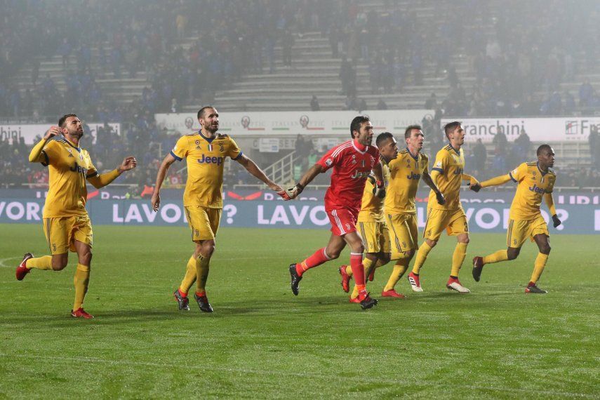 Higuaín y Buffon acercan a Juventus a la final de copa