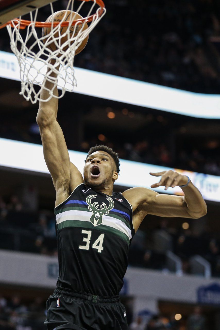 Con 41 puntos, Giannis lidera triunfo de Bucks ante Hornets