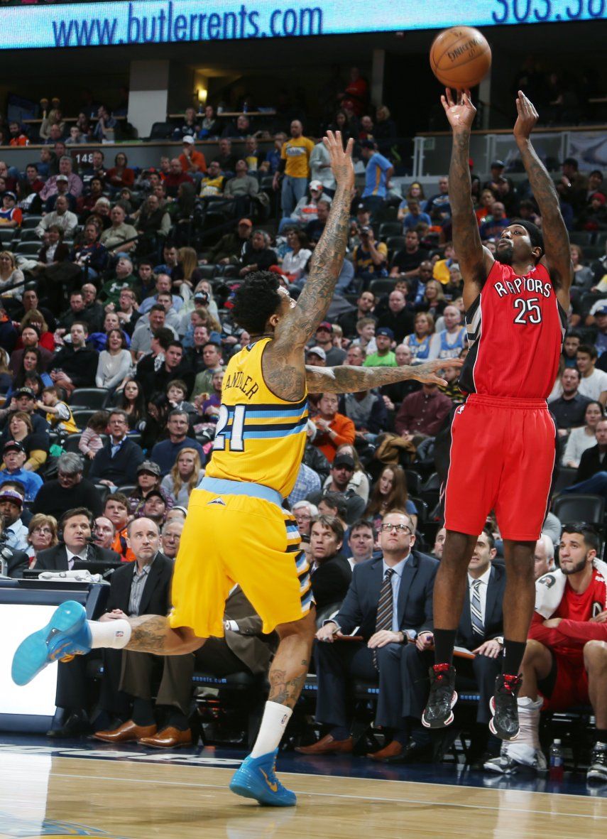 Raptors ganan en Denver por primera vez desde 2003