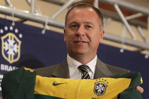 Brasil: Pato, Ganso y Neymar son citados para debut de Menezes