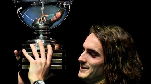 Tsitsipas toca la puerta del Top-10 de una lista ATP dominada por Djokovic