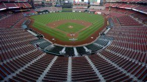 Peloteros de MLB deberán usar pulseras electrónicas