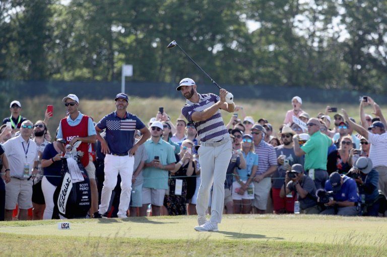 Dustin Johnson comparte la cima del US open con otros tres jugadores