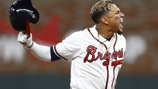 Johan Camargo detona ataque de Bravos, para vencer a Cachorros