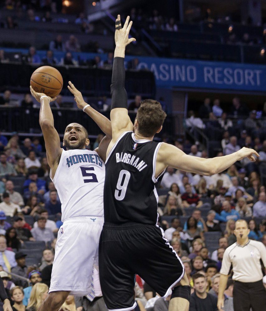 Con 24 puntos de Batum, Hornets superan a Nets