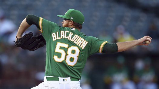 Blackburn guía a los Atléticos a 5to triunfo seguido